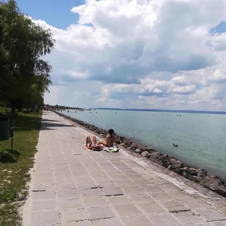 House And Apts. In Siofok/balaton 34362 Apartamento