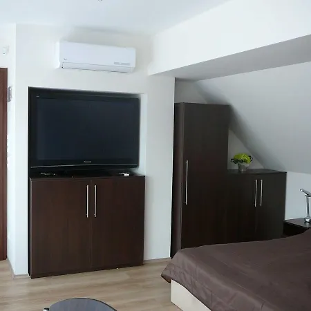 House And Apts. In Siofok/balaton 34362 Apartamento